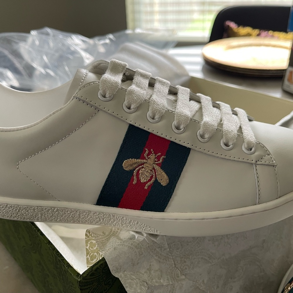 Gucci Ace Bee Sneaker size 40 US8.5 women’s